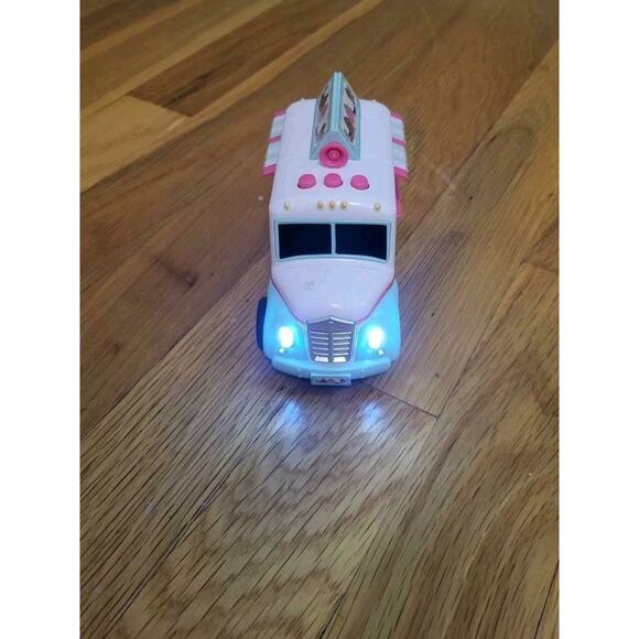 Maxx Action Ice Cream Truck Toy with Lights & Sounds – Pink & Blue Cupcake - Picture 8 of 9